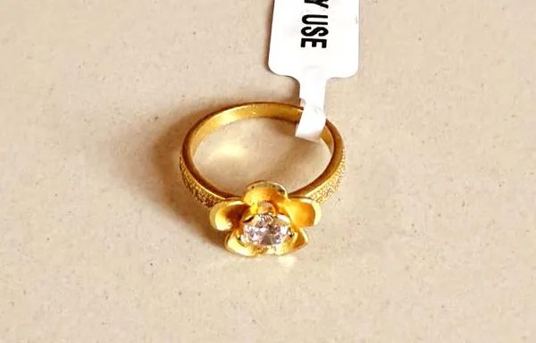 Elegant_Matte_Gold_Bloom_Ring_with_American_Diamond_Accent