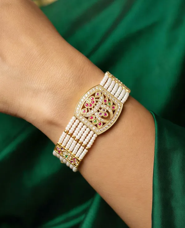 Rajashthani_Royal_Pearl_&_Kundan_Gold-Plated_Bracelet