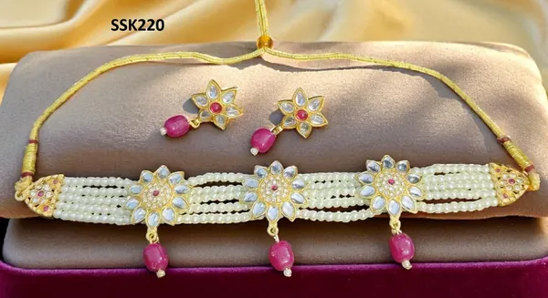 Balaji_Gold_Multicolour_Kundan_Pearl_Choker_Necklace_Set_With_Earrings_For_Women