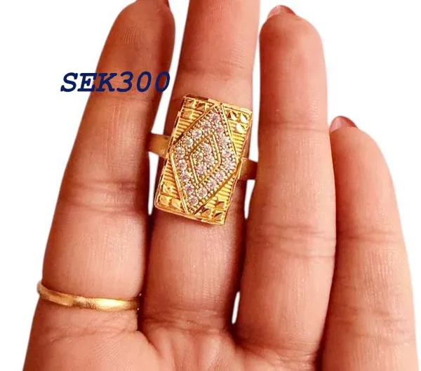 Golden_Rectangular_Diamond-Cut_Cz_Studded_Men's_Finger_Ring_For_Men