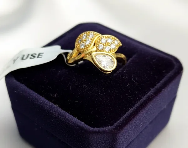 Balaji_Gold_Golden_Elegant_Leaf_&_Teardrop_Cz_Cluster_Ring_For_Women