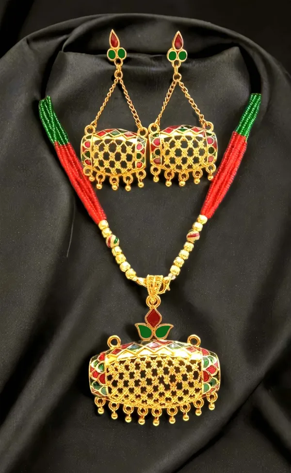 Assamese_Traditional_Red_Green_Dhulabari_Jewellery_Set_For_Women