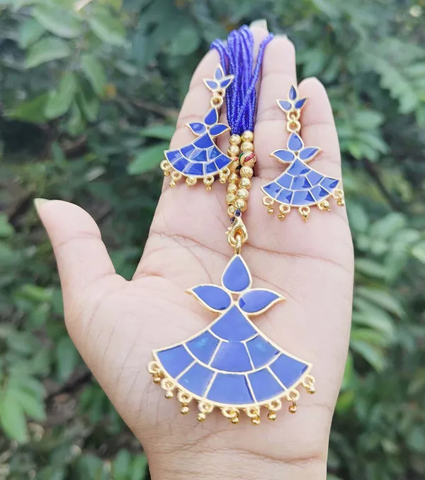 Assamese_Traditional_Gold_Plated_Blue_Colour_Necklace_Tassel_Pendant_Set_For_Women_And_Girls