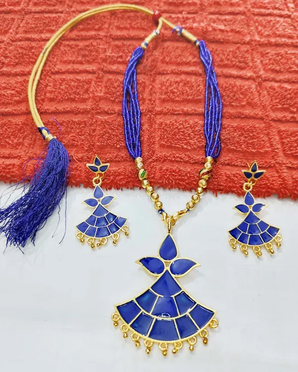 Assamese_Traditional_Gold_Plated_Blue_Colour_Necklace_Tassel_Pendant_Set_For_Women_And_Girls