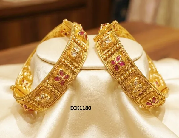 Royal_Antique_Gold-Plated_Kundan_Floral_Designer_Bangles