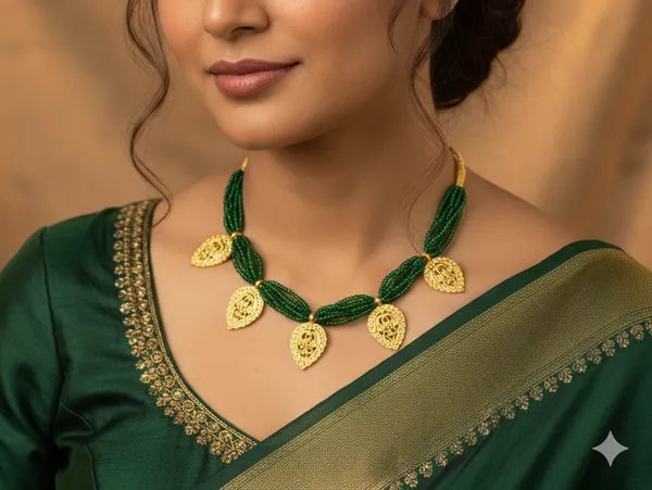 Green_Traditional_Beaded_Leaf_Pendant_Necklace_For_Women