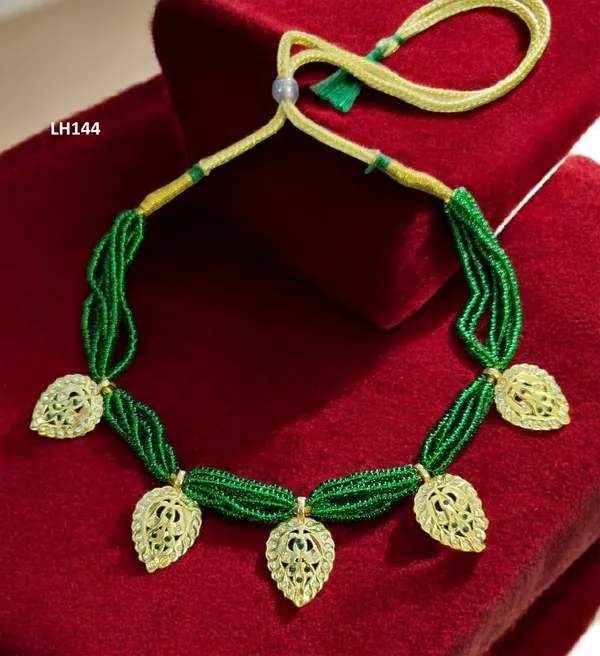 Green_Traditional_Beaded_Leaf_Pendant_Necklace_For_Women
