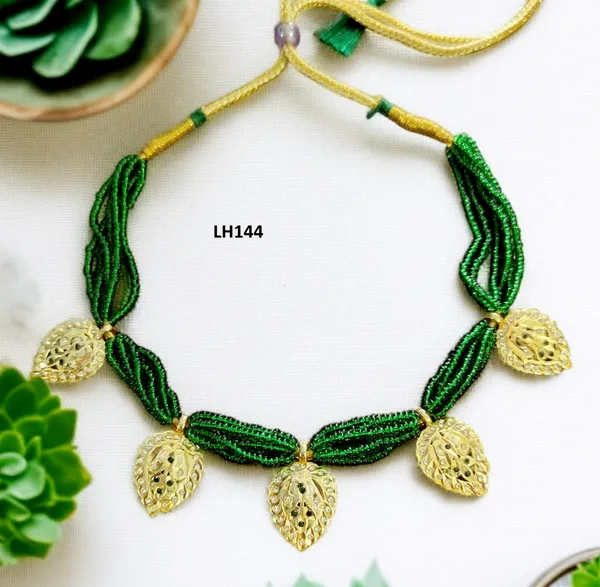 Green_Traditional_Beaded_Leaf_Pendant_Necklace_For_Women