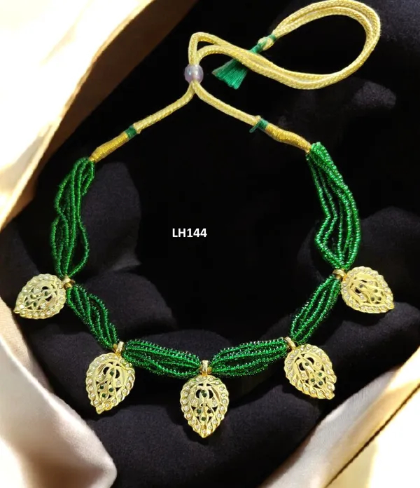 Green_Traditional_Beaded_Leaf_Pendant_Necklace_For_Women