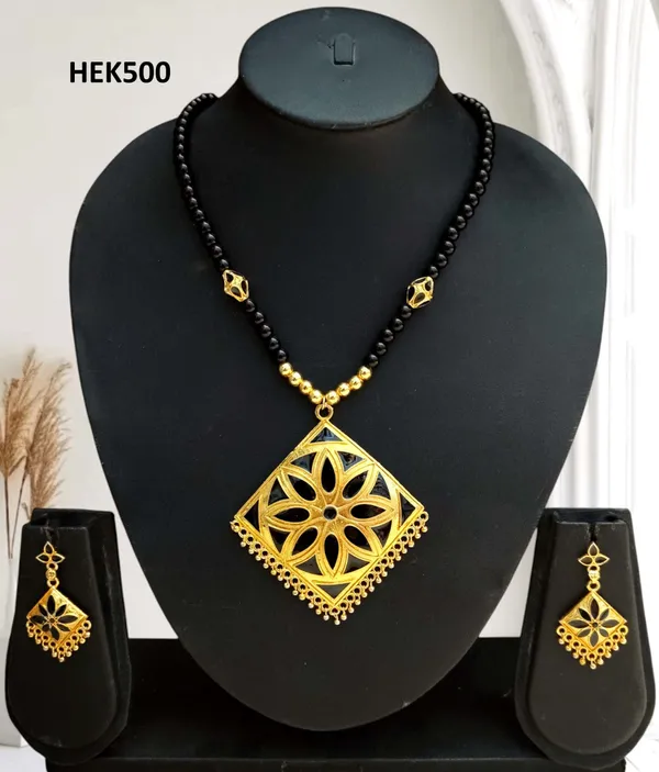 Assamese_Traditional_Black_Ball_Moni_Tassel_Jewellery_Set