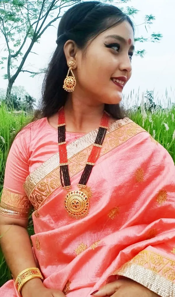 Assamese_Traditional_Gold_Plated_Copper_Based_Red_Black_Japi_Tassel_Jewellery_Set_For_Women_&_Girls