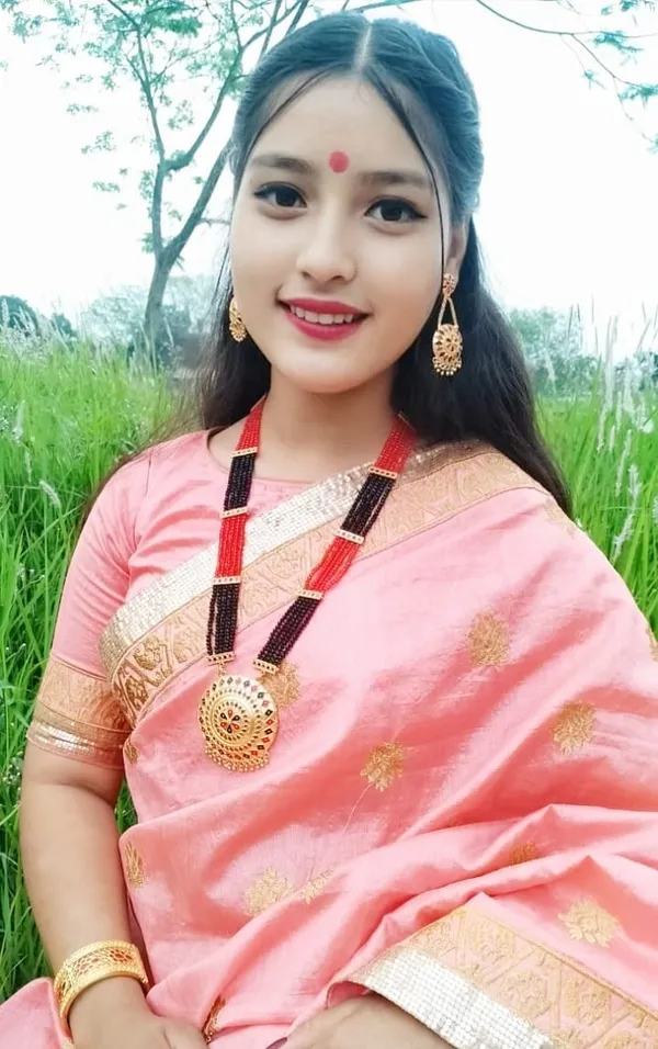 Assamese_Traditional_Gold_Plated_Copper_Based_Red_Black_Japi_Tassel_Jewellery_Set_For_Women_&_Girls