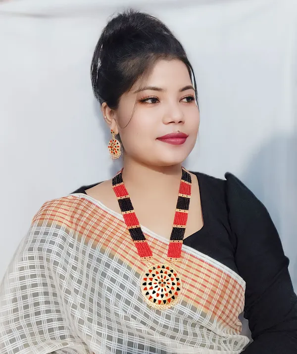 Assamese_Traditional_Gold_Plated_Red_Black_Colour_Japi_Tassel_Jewellery_Set_For_Women