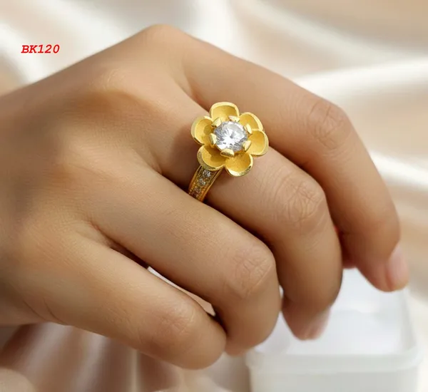 Elegant_Matte_Gold_Bloom_Ring_with_American_Diamond_Accent