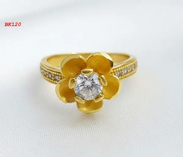 Elegant_Matte_Gold_Bloom_Ring_with_American_Diamond_Accent