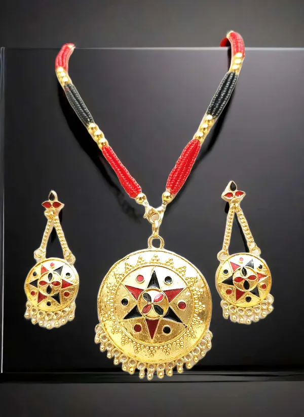 Assamese_Traditional_Gold_Plated_Red_Black_Meenakari_Japi_Tassel_Jewellery_Set_For_Women
