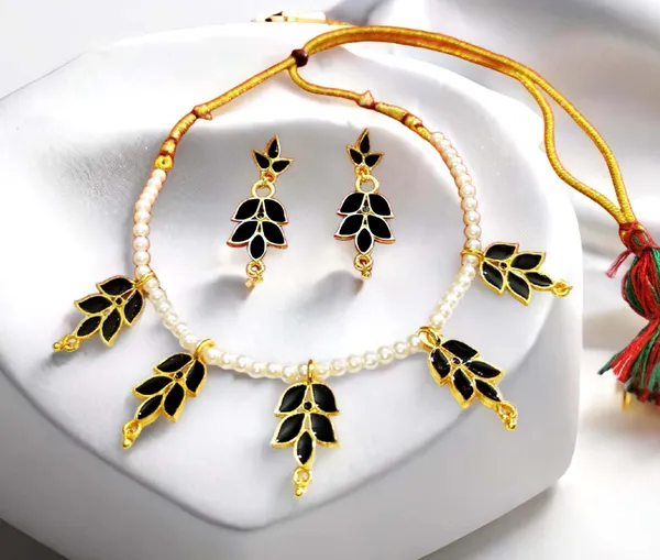 Assamese_Traditional_Gold_Plated_Black_Colour_Golpatta_Choker_Necklace_With_White_Pearl_For_Women_&_Girl