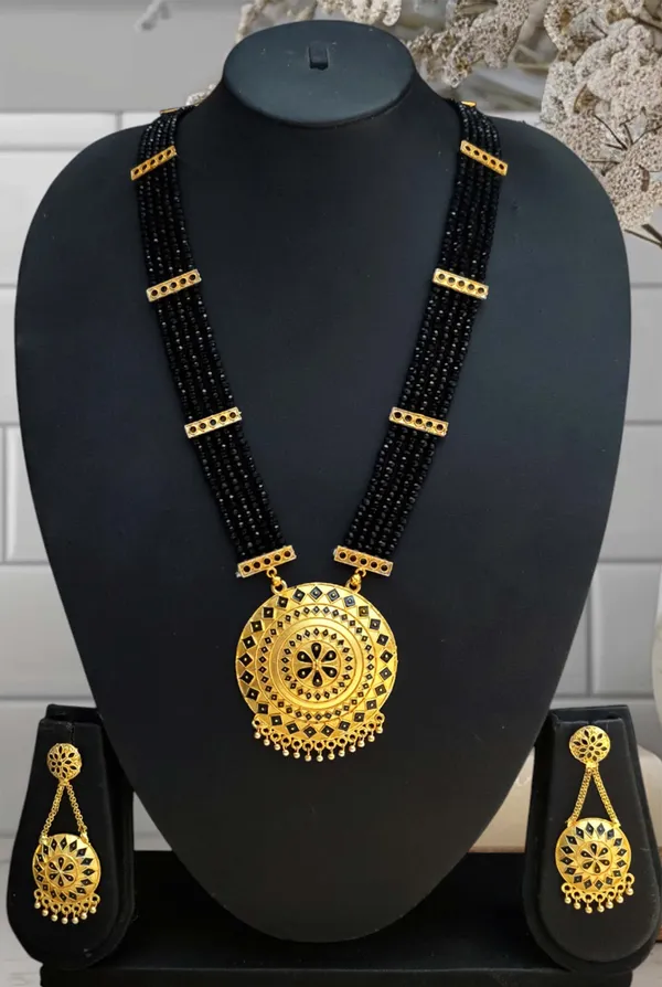 Assamese_Traditional_Gold_Plated_Copper_Based_Black_Colour_Japi_Tassel_Jewellery_Set_For_Women