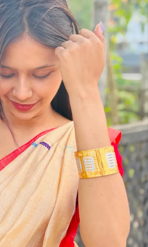 Assamese_traditional_coper_based_gold_plated_silver_colour_muthi_kharu/_bangle_for_women_&_girls_(pack_of_1)