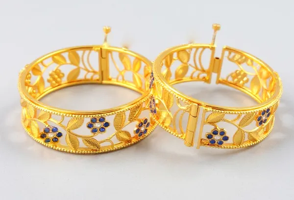 Assamese_traditional_blue__meenakari_bangle__set