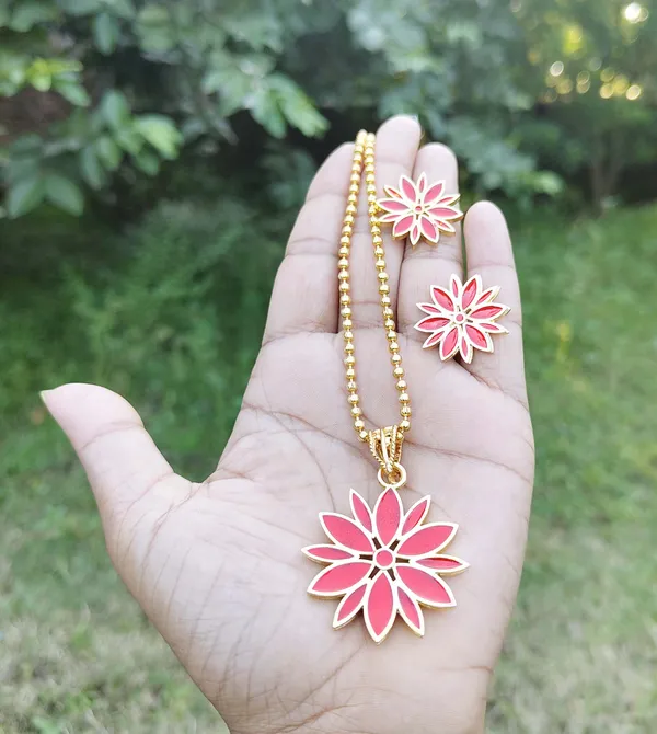 Assamese_Traditional_Gold_Plated_Red_Color_Star_Design_Chain_Pendant_Set_For_Women_&_Girls