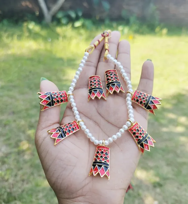 Copper_Based_Assamese_Traditional_Thuria_Design_With_White_Pearl_Golpata_Set