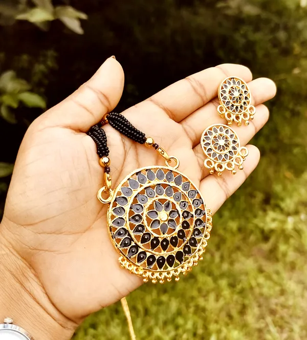 Assamese_Traditional_Gold_Plated_Black_Colour_Japi_Tassel_Set_For_Women_&_Girl