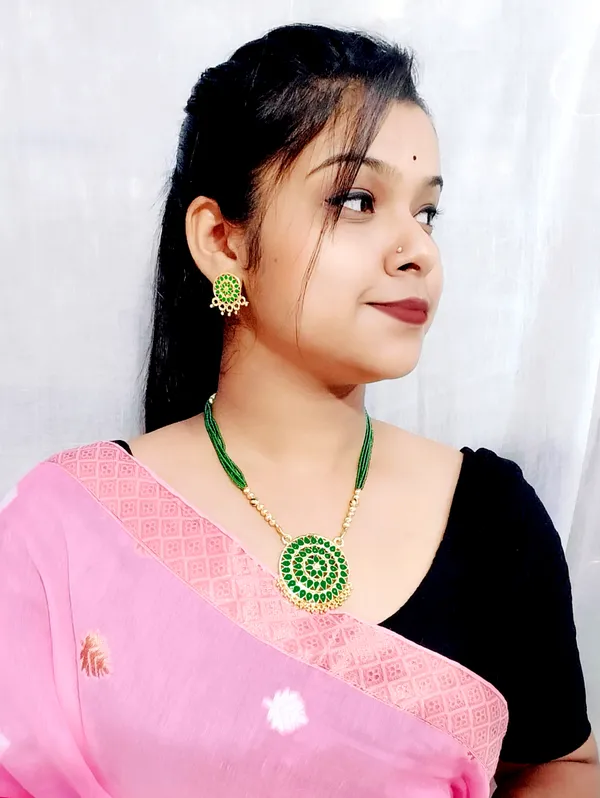 Assamese_Traditional_Gold_Plated_Green_Colour_Japi_Tassel_Jewellery_Set_For_Women_&_Girl