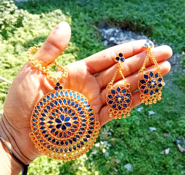 Assamese_Traditional_Gold_Plated_Blue_Japi_Chain_Jewellery_Set_For_Women_&_Girl