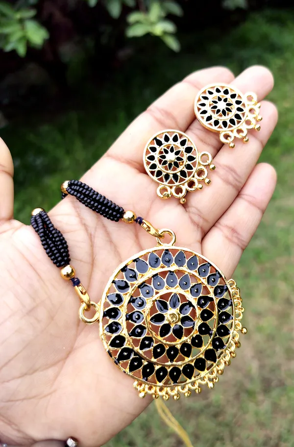 Assamese_Traditional_Gold_Plated_Black_Colour_Japi_Tassel_Set_For_Women_&_Girl