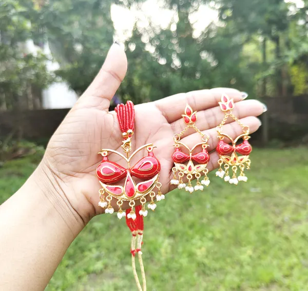 Assamese_Traditional_Gold_Plated_Red_Colour_Mayur_Design_Pendant_Tassel_Set_For_Women_And_Girl