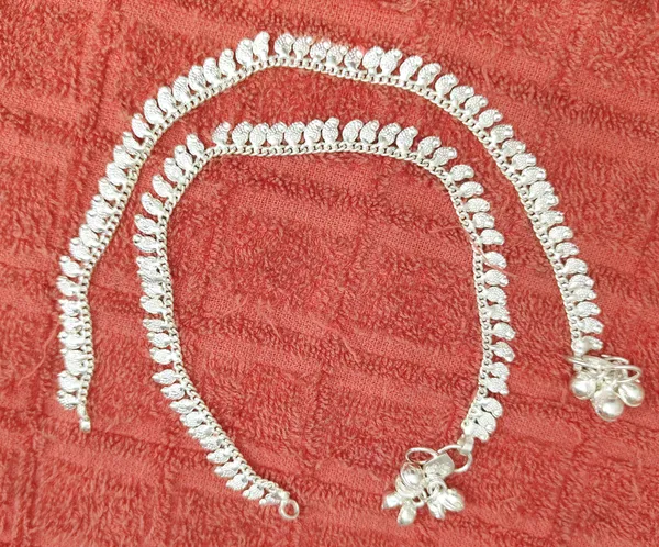 Indian_Traditional_Ethnic_Fashion_Foot_Jewellery_Artificial_Alloy_Anklet_For_Women