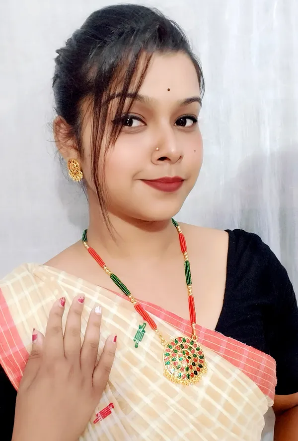 Assamese_Traditional_Gold_Plated_Red_Green_Color_Japi_Tassel_Set_For_Women_&_Girl