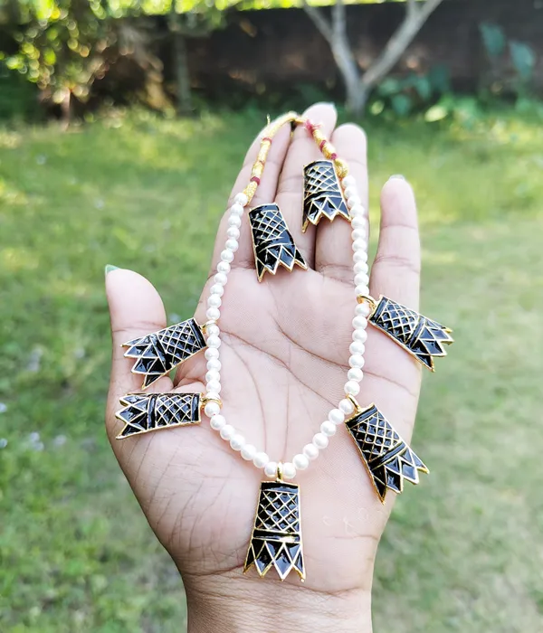 Assamese_Traditional_Gold_Plated_Black_Colour_Golpata_Choker_Necklace_Set_For_Women_&_Girls
