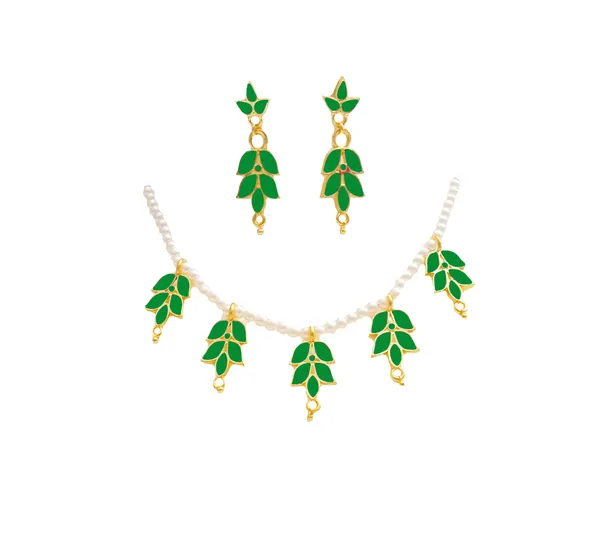 Assamese_Traditional_Gold_Plated_Green_Pati_Golpata_Choker_Necklace_With_White_Pearl_For_Women_And_Girl