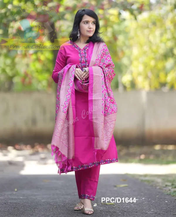 Beautiful_Premium_gajji_Silk_kurta_with_embroided_neck_line_and_yoke_and_scalloped_sleeves_with_work_|_3_Piece_Kurti_set
