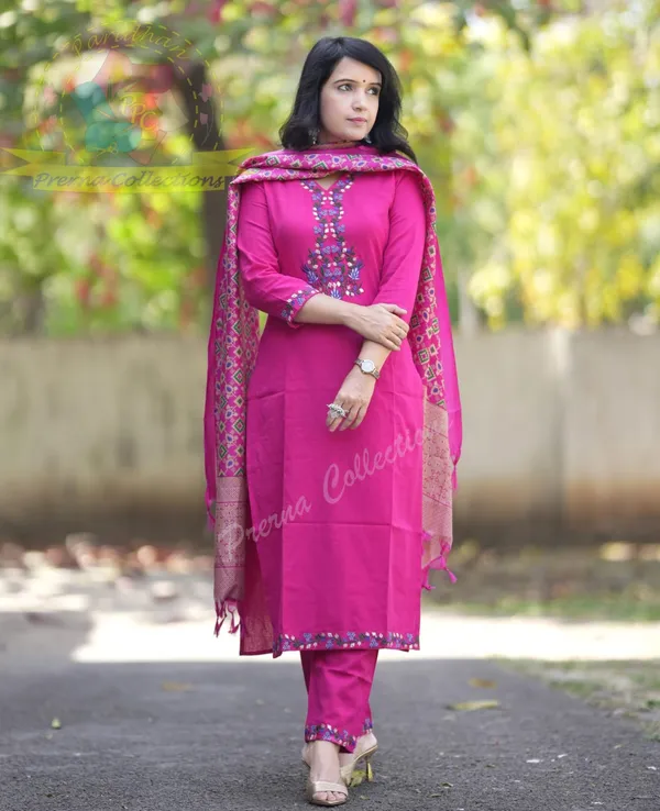 Beautiful_Premium_gajji_Silk_kurta_with_embroided_neck_line_and_yoke_and_scalloped_sleeves_with_work_|_3_Piece_Kurti_set