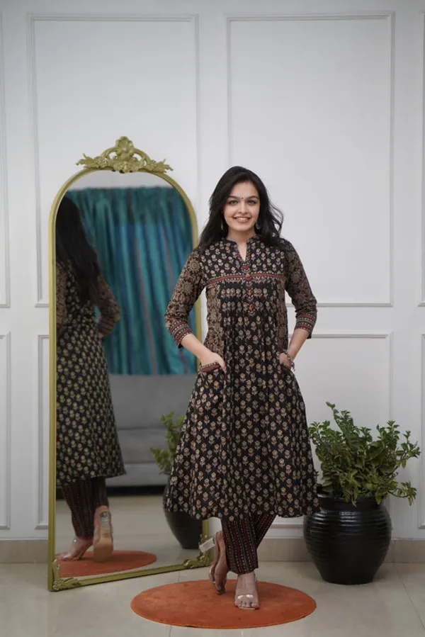 Elegant_Hand-Block_Printed_Pure_Black_Cotton_Kurti_And_Pant_with_Dupatta_Set