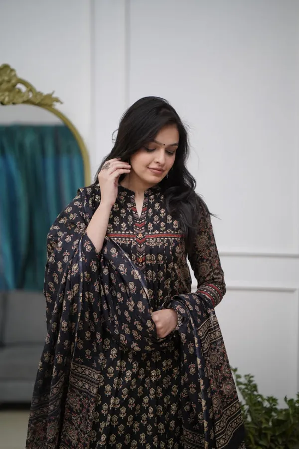 Elegant_Hand-Block_Printed_Pure_Black_Cotton_Kurti_And_Pant_with_Dupatta_Set