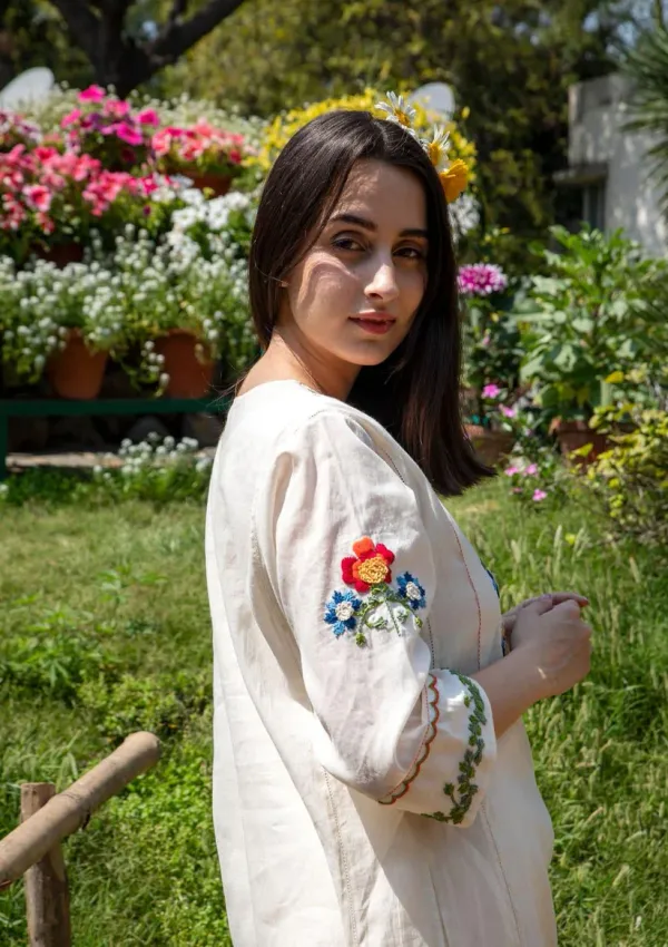 Off_White_Embroidered_Cotton_Kurta_And_Pant_Set_For_Women