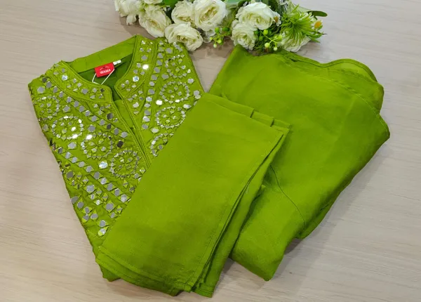 Twirl_in_green