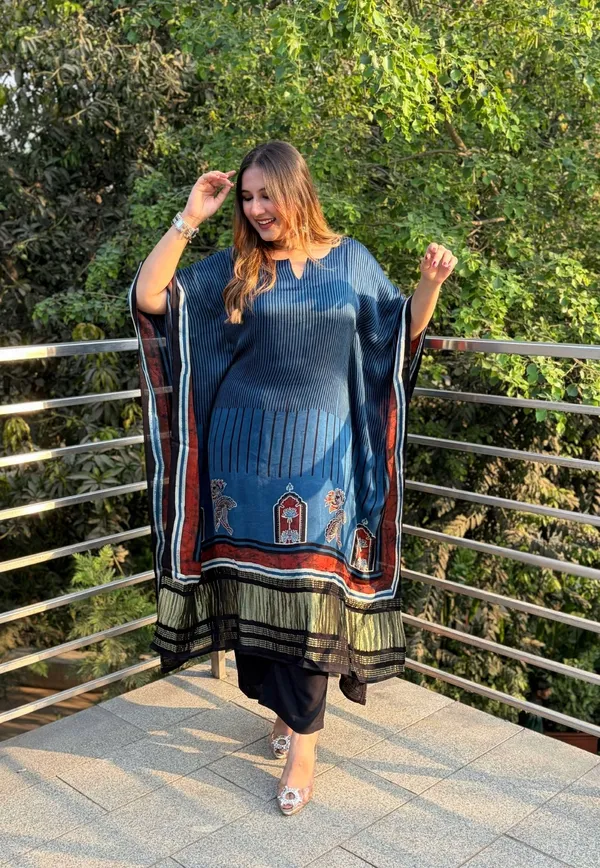 Midnight_Blue_Printed_Kaftan_Kurta