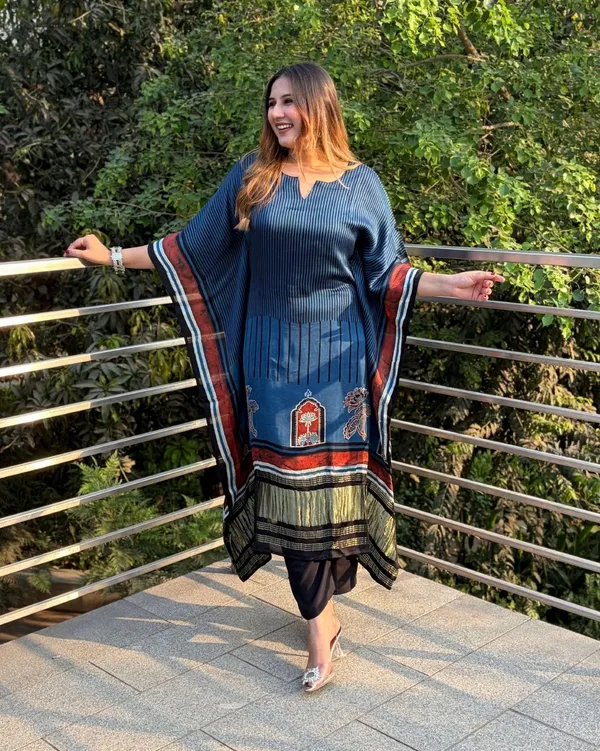 Midnight_Blue_Printed_Kaftan_Kurta