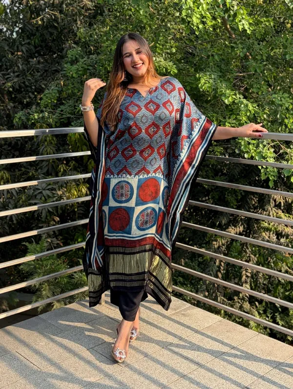 Vivid_Heritage_Ajrakh_Kaftan