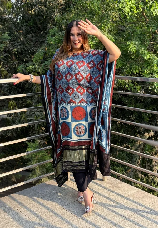 Vivid_Heritage_Ajrakh_Kaftan