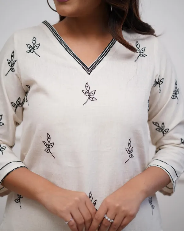Off-White_Embroidered_Cotton_Kurti_With_Pant_Set