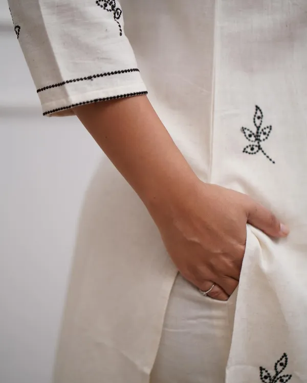 Off-White_Embroidered_Cotton_Kurti_With_Pant_Set