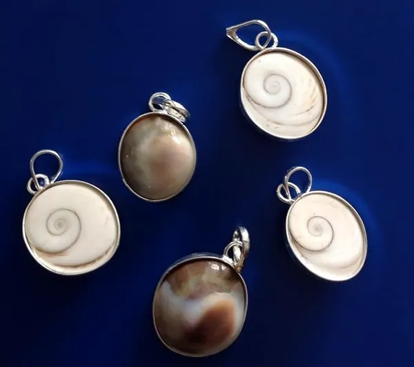 White_Natural_Certified_Panchdhatu_Gomti_Chakra_Pendant_For_Men_&_Women