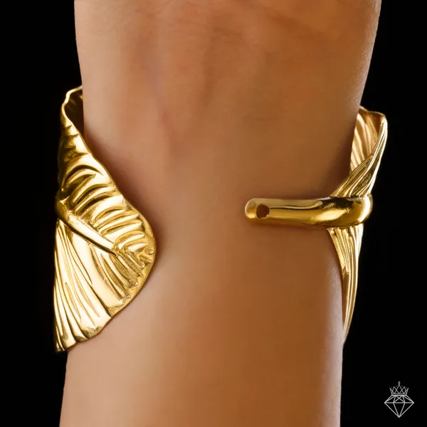 Leaf_shaped_cuff_bracelet_