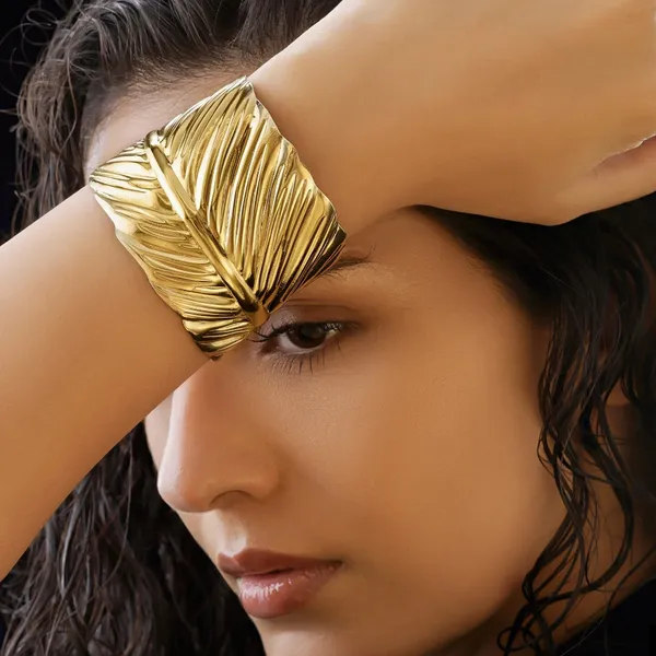 Leaf_shaped_cuff_bracelet_